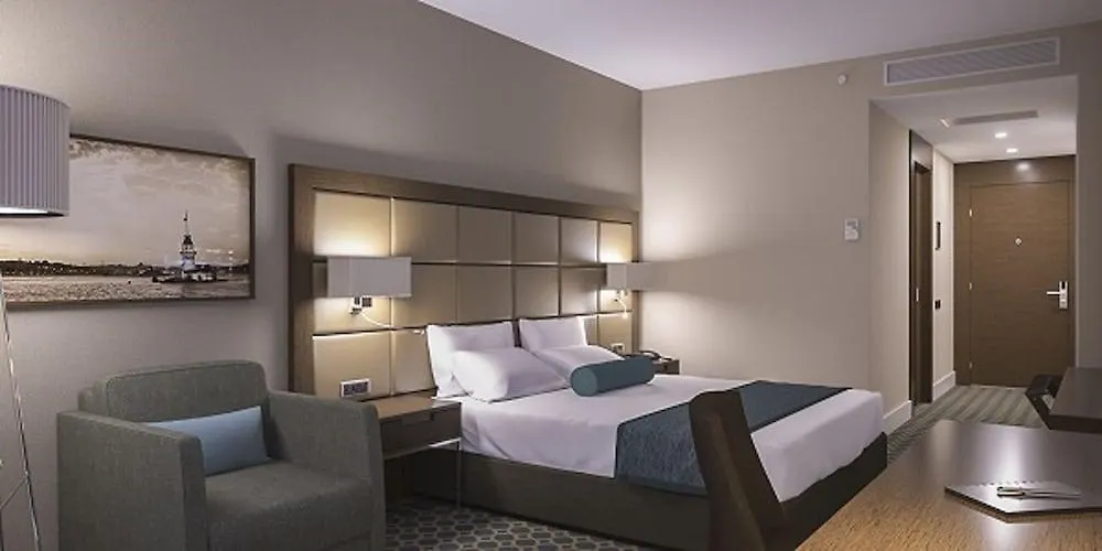 Mercure Istanbul West Hotel & Convention Center 5*,