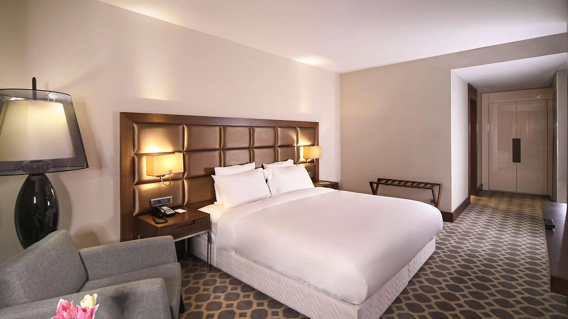 Mercure Istanbul West Hotel & Convention Center 5*,